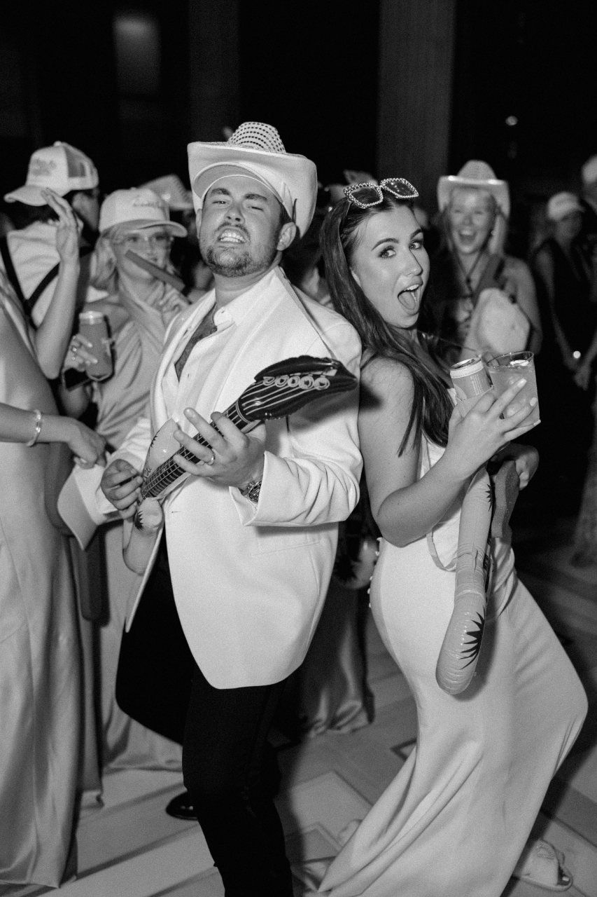 A Modern Summer Wedding at The Columns