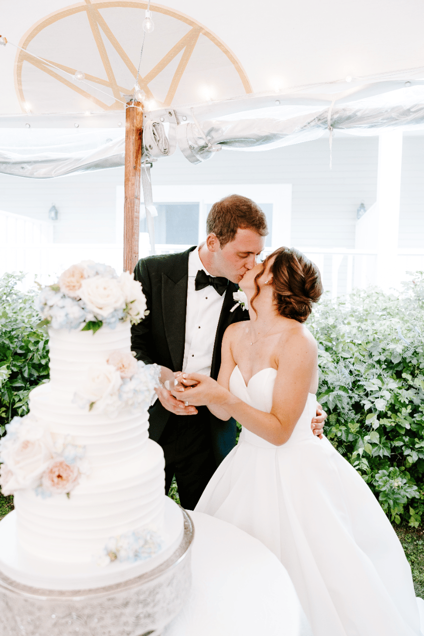 A Classic Summer Wedding at The Breakwater Inn & Spa photo 2