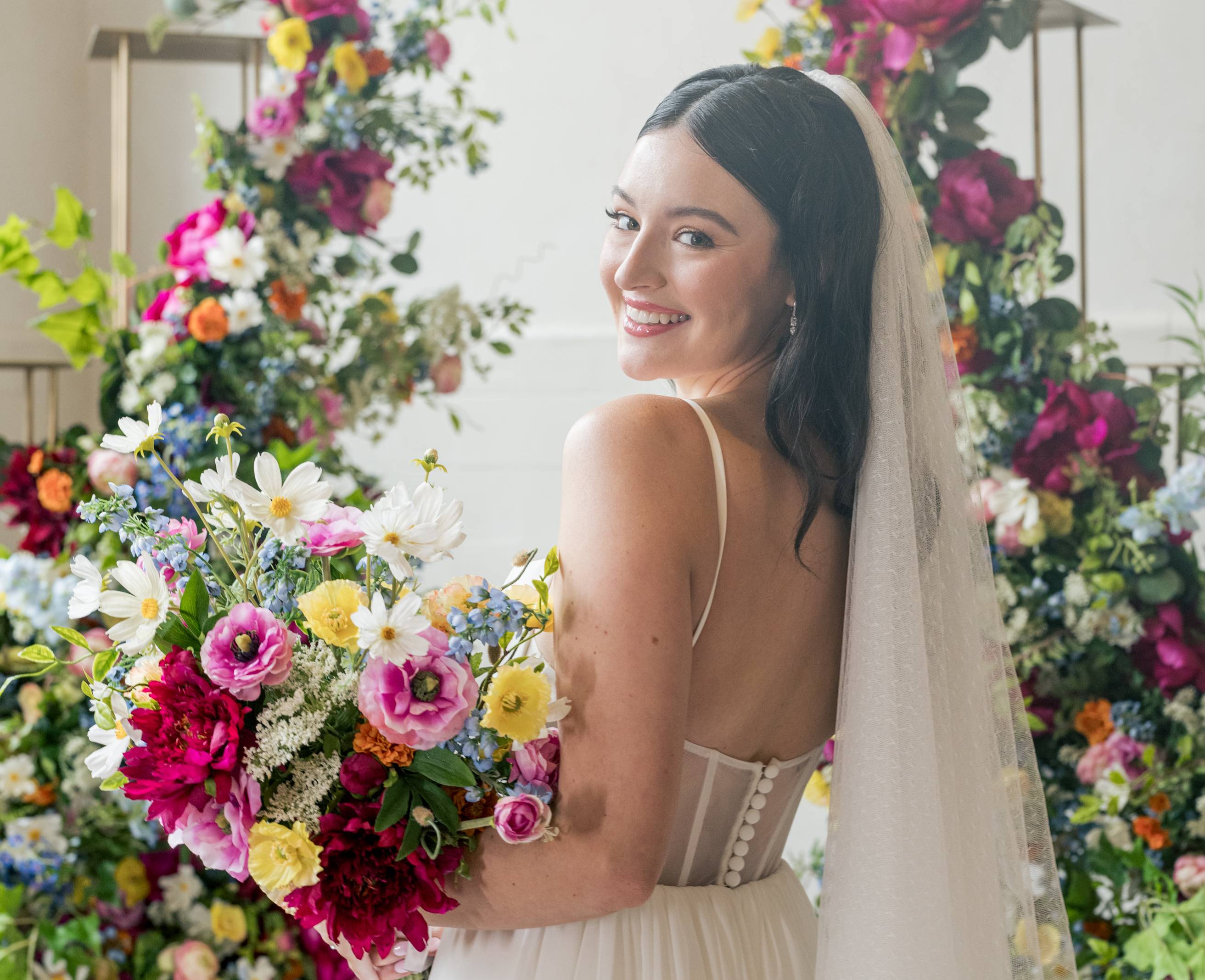 Stress-Free Wedding Planning: 10 Reasons Brides Are Renting Their Florals