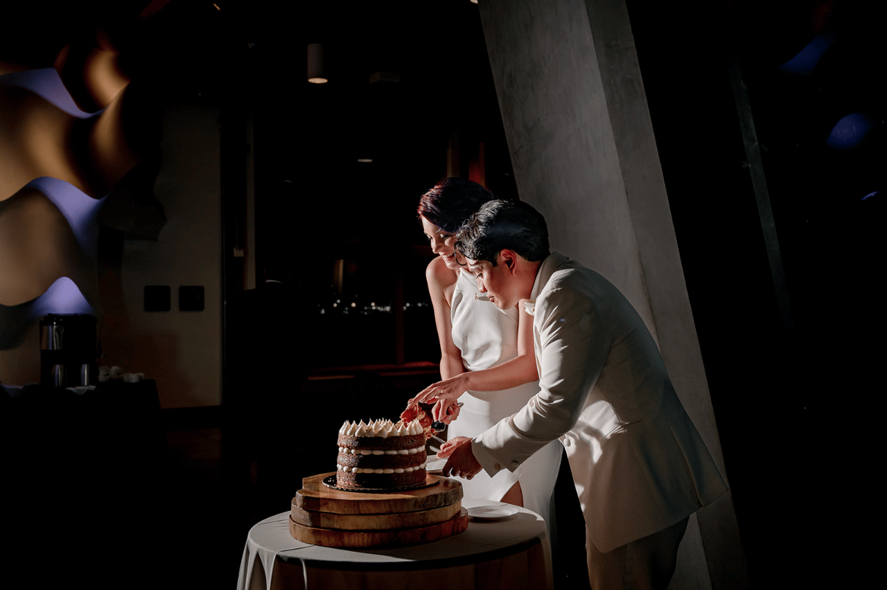 A Modern Fall Wedding at Seattle Aquarium photo 2