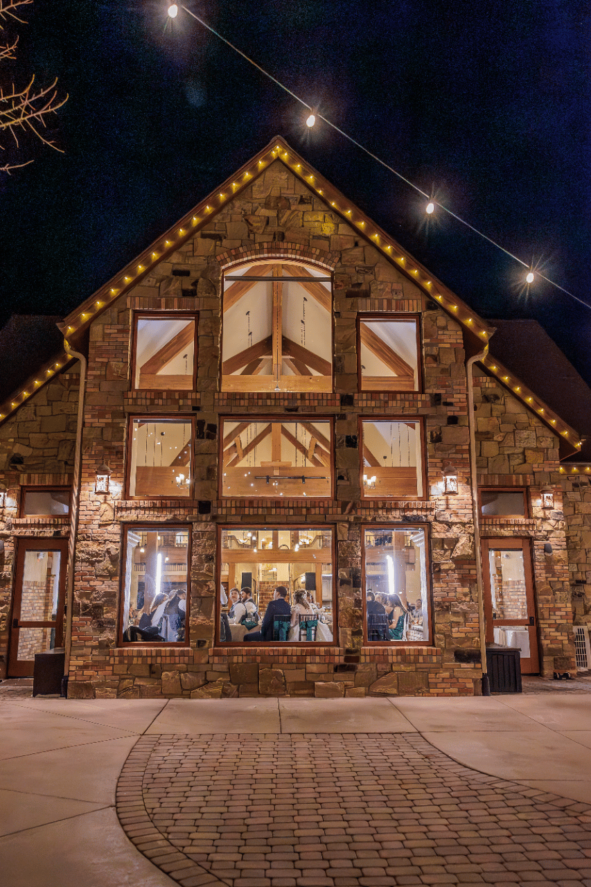 A Romantic Winter Wedding at Della Terra Mountain Chateau