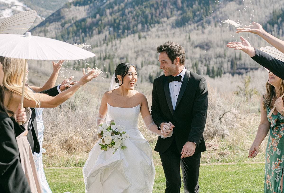 Proper Wedding Etiquette For Guests: 15 Good Rules to Follow
