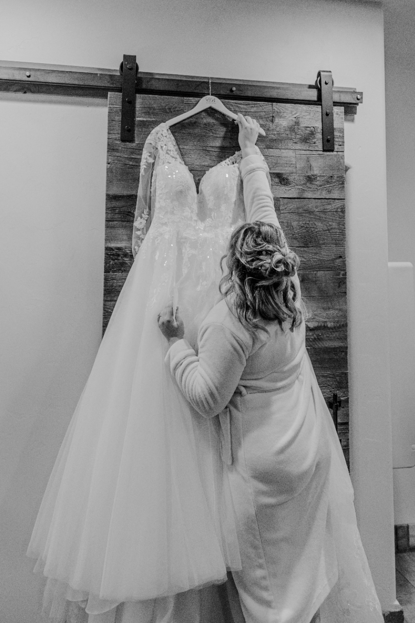 A Romantic Winter Wedding at Della Terra Mountain Chateau photo 3