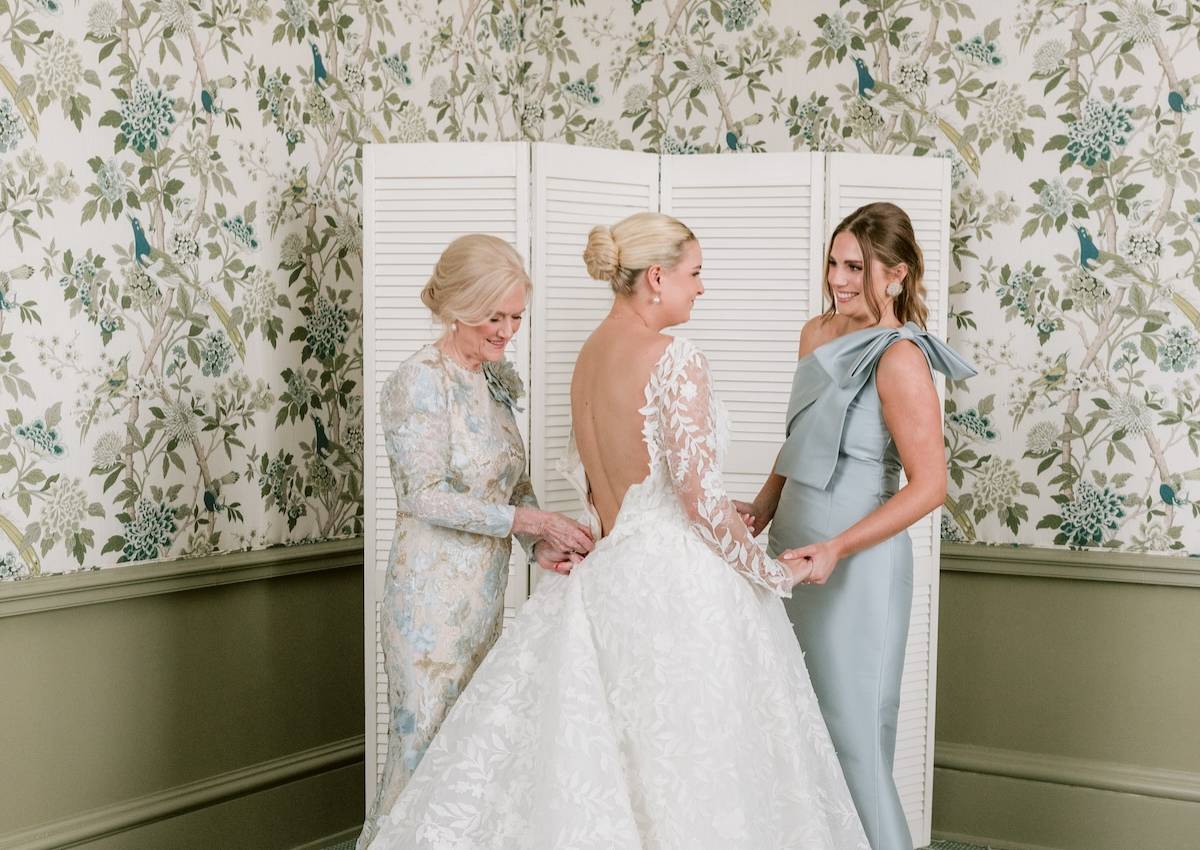 The Dos & Don'ts of Including Your Mom in the Wedding Planning Process