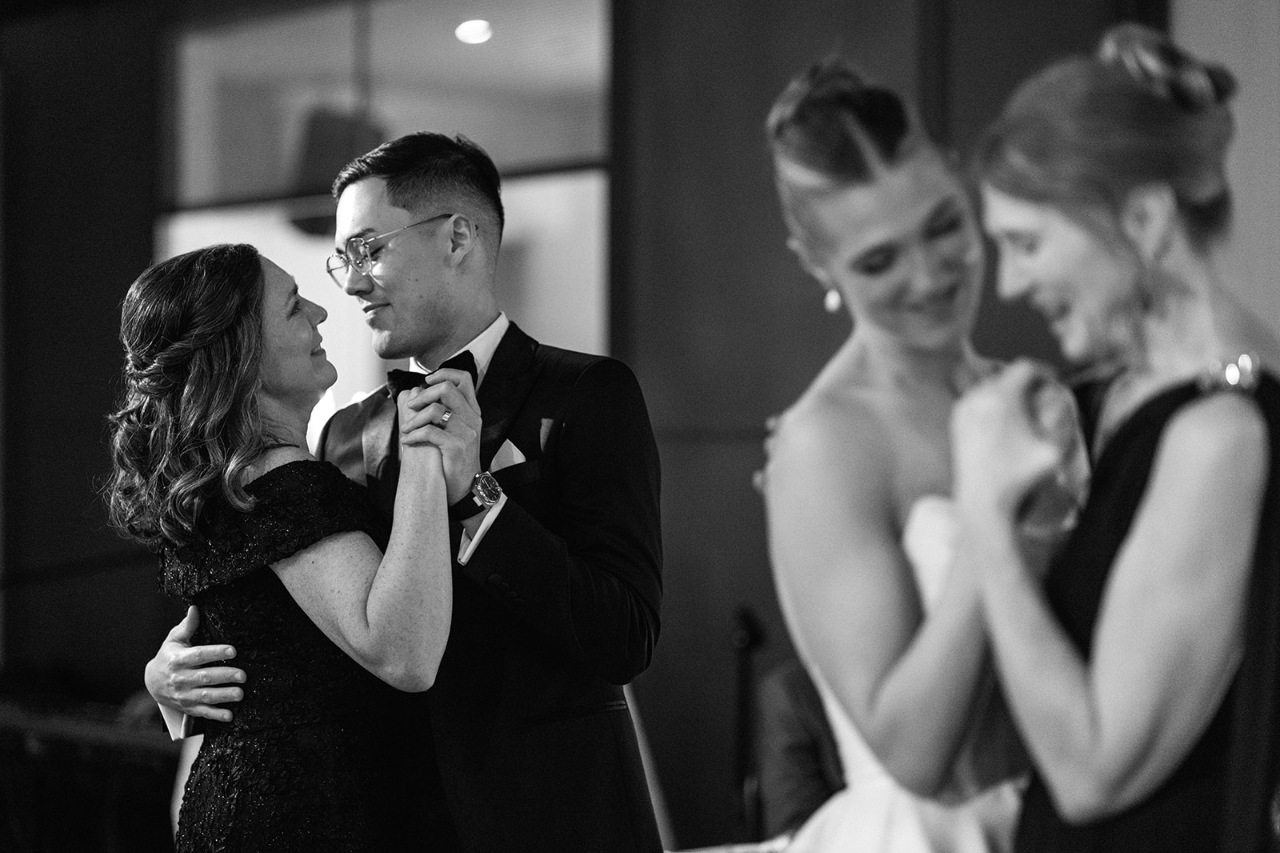 15 Meaningful Ways to Include Your Mom on Your Wedding Day