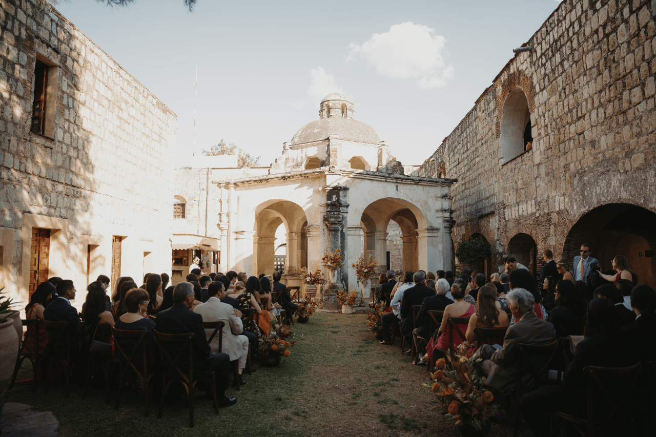 A Modern Winter Wedding at La Fábrica Patio photo 2