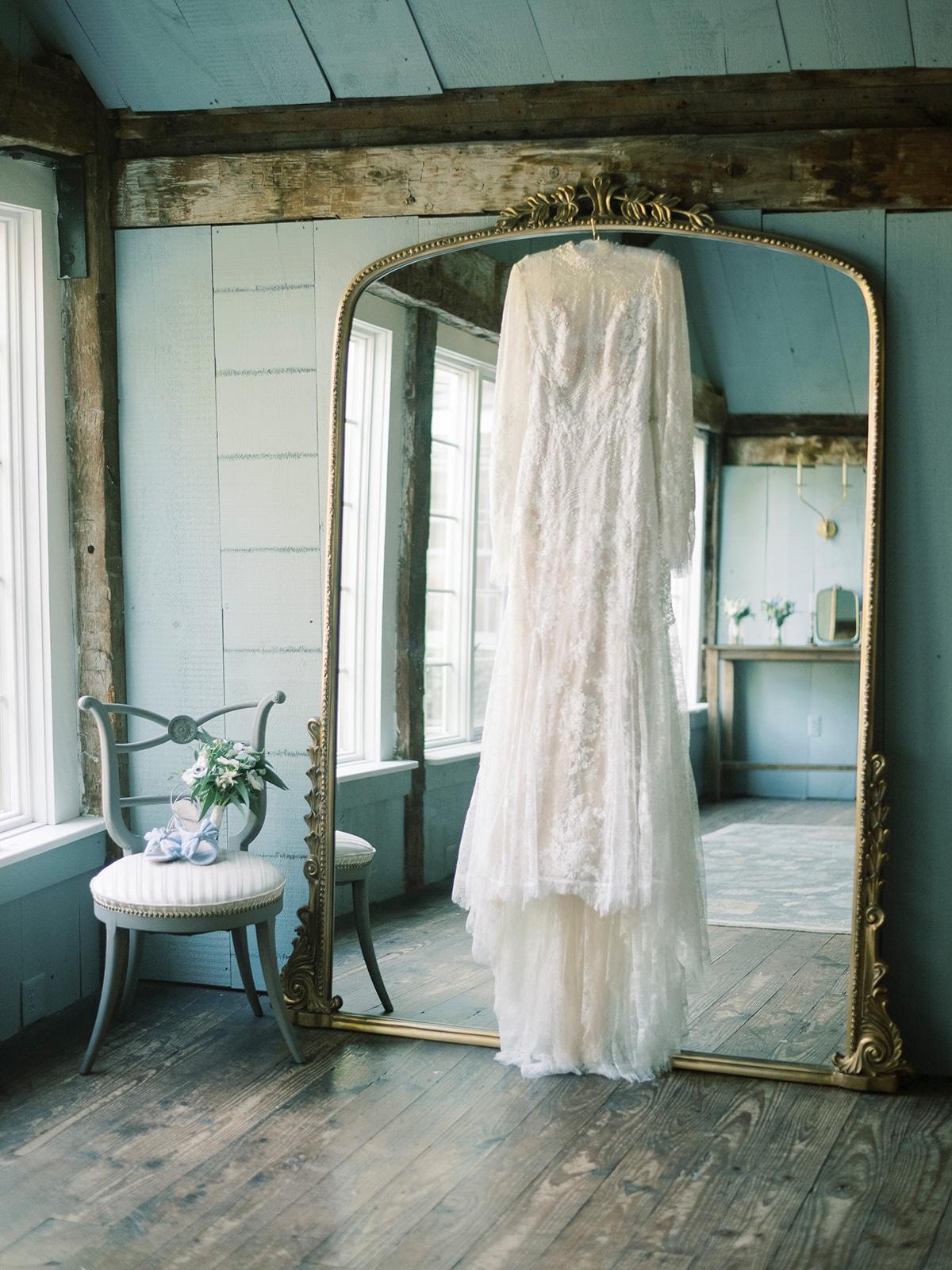 A Romantic Fall Wedding at Crossed Key Estate 27