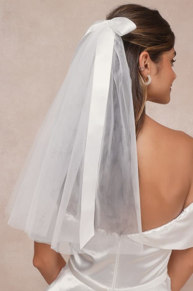 Dreamy Adoration White Satin Bow Hair Clip Veil