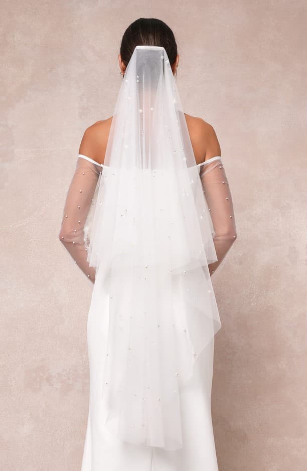 Pearl-Fect Presence White Tulle Pearl Veil