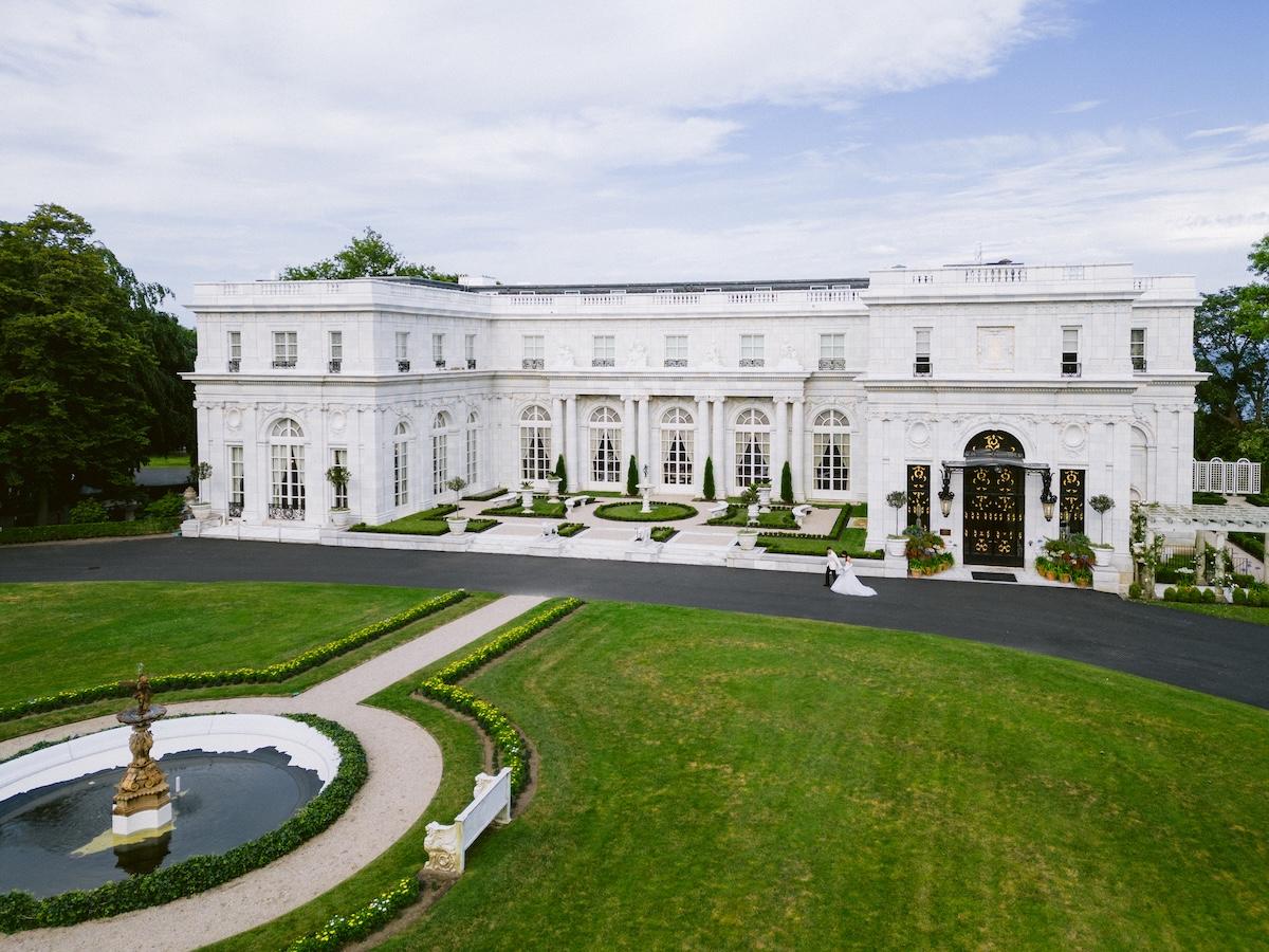 A Classic Summer Wedding at the Rosecliff Mansion 13