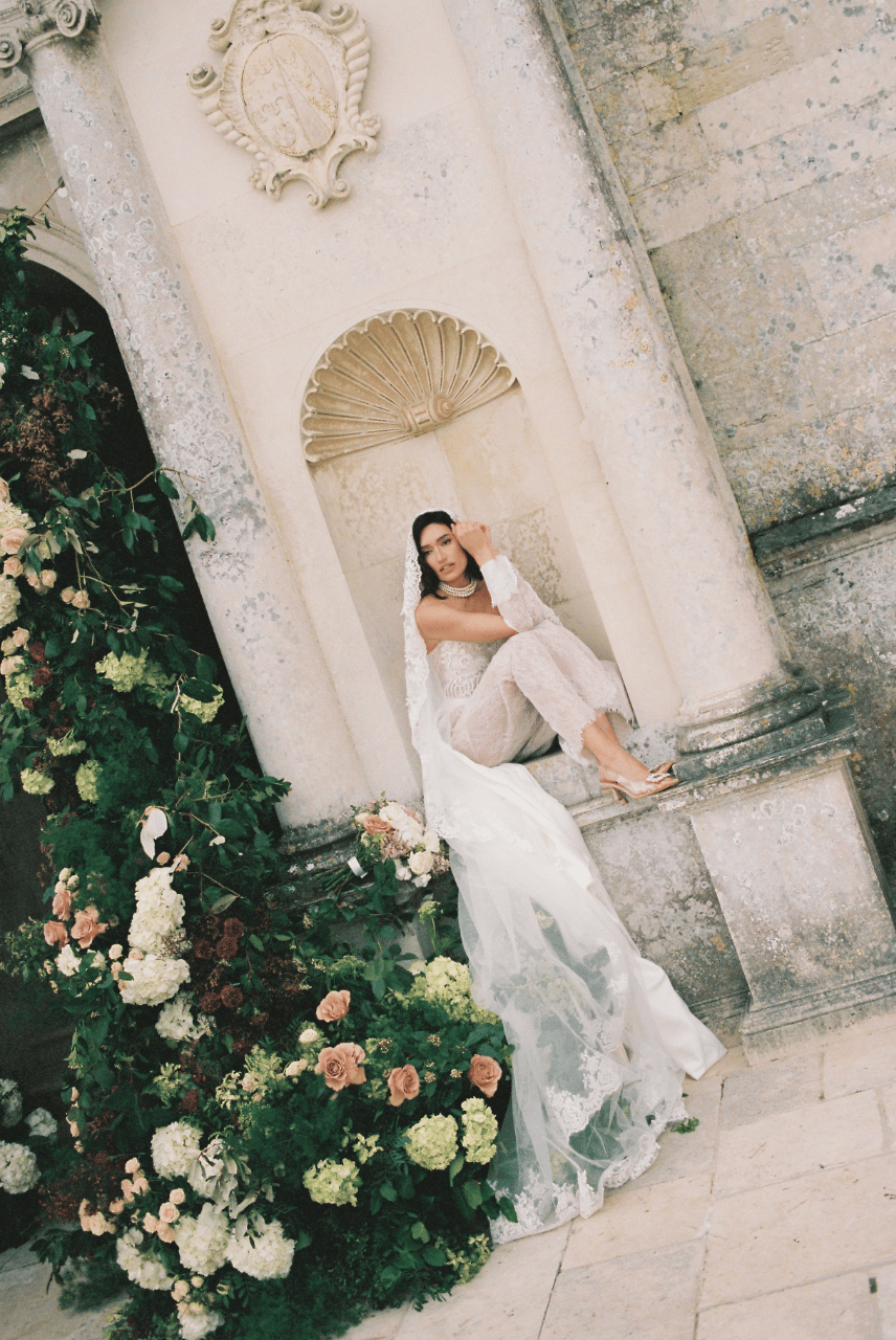 A Romantic Spring Styled Shoot at Lulworth Castle photo 2