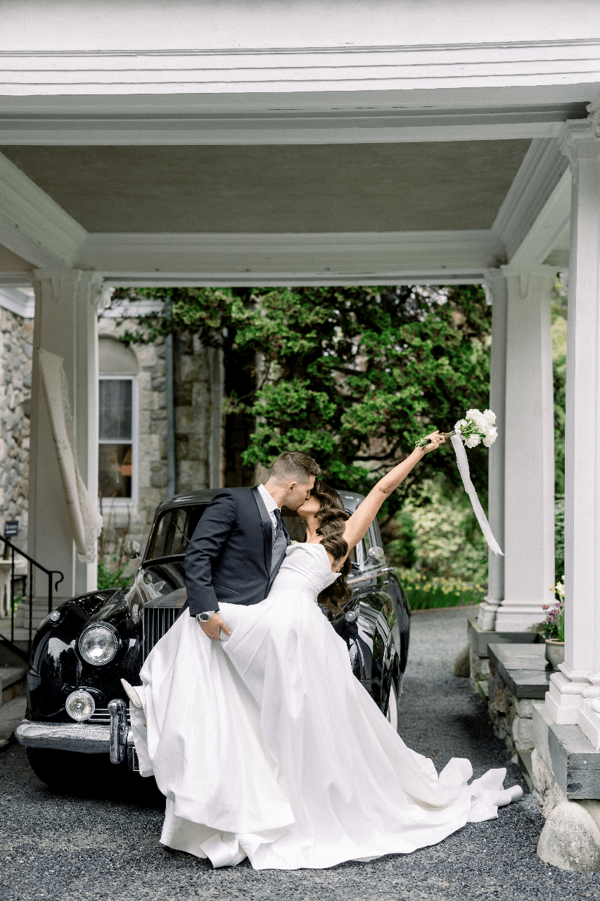 A Glamorous Spring Editorial Shoot at Blithewold Mansion photo 3