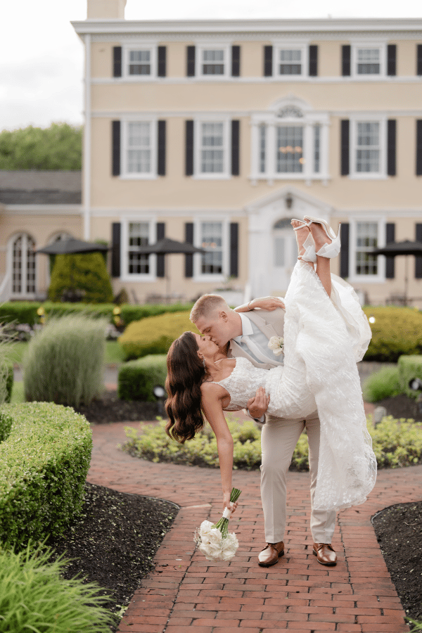 A Modern Spring Wedding at Pen Ryn Estate