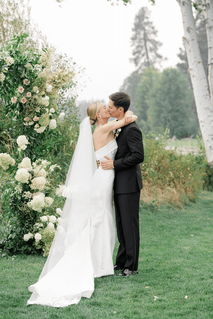 A Romantic Fall Wedding at Black Butte Ranch photo 2