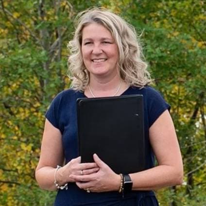 Lisa Agnew: Marriage Officiant