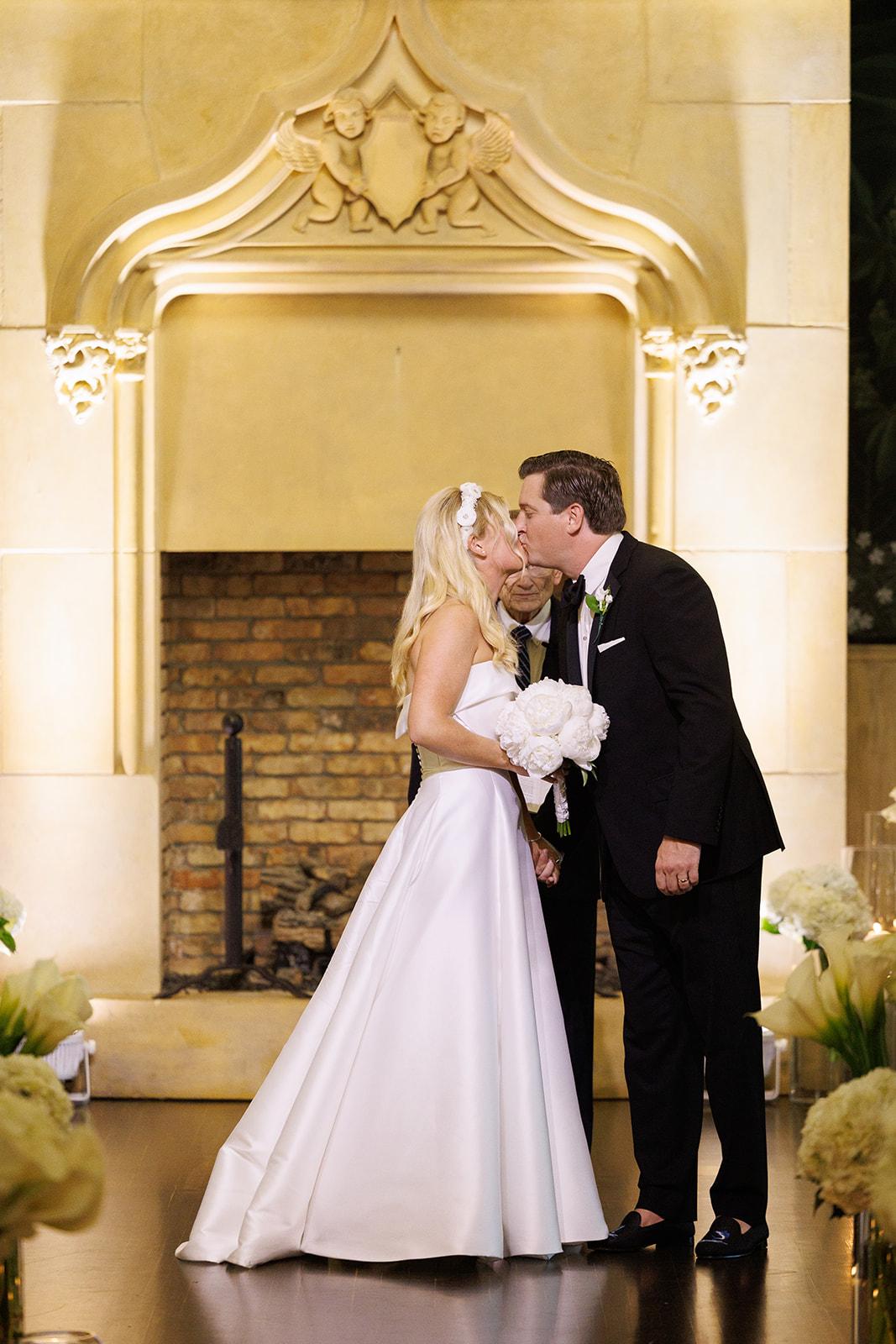 A Classic Spring Wedding at The Bath & Tennis Club 21