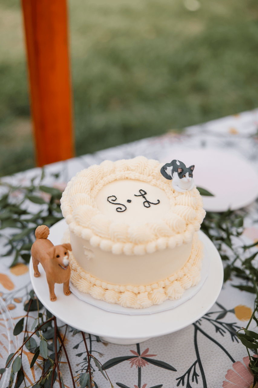 A Non-Traditional Fall Wedding in Gallatin, Tennessee