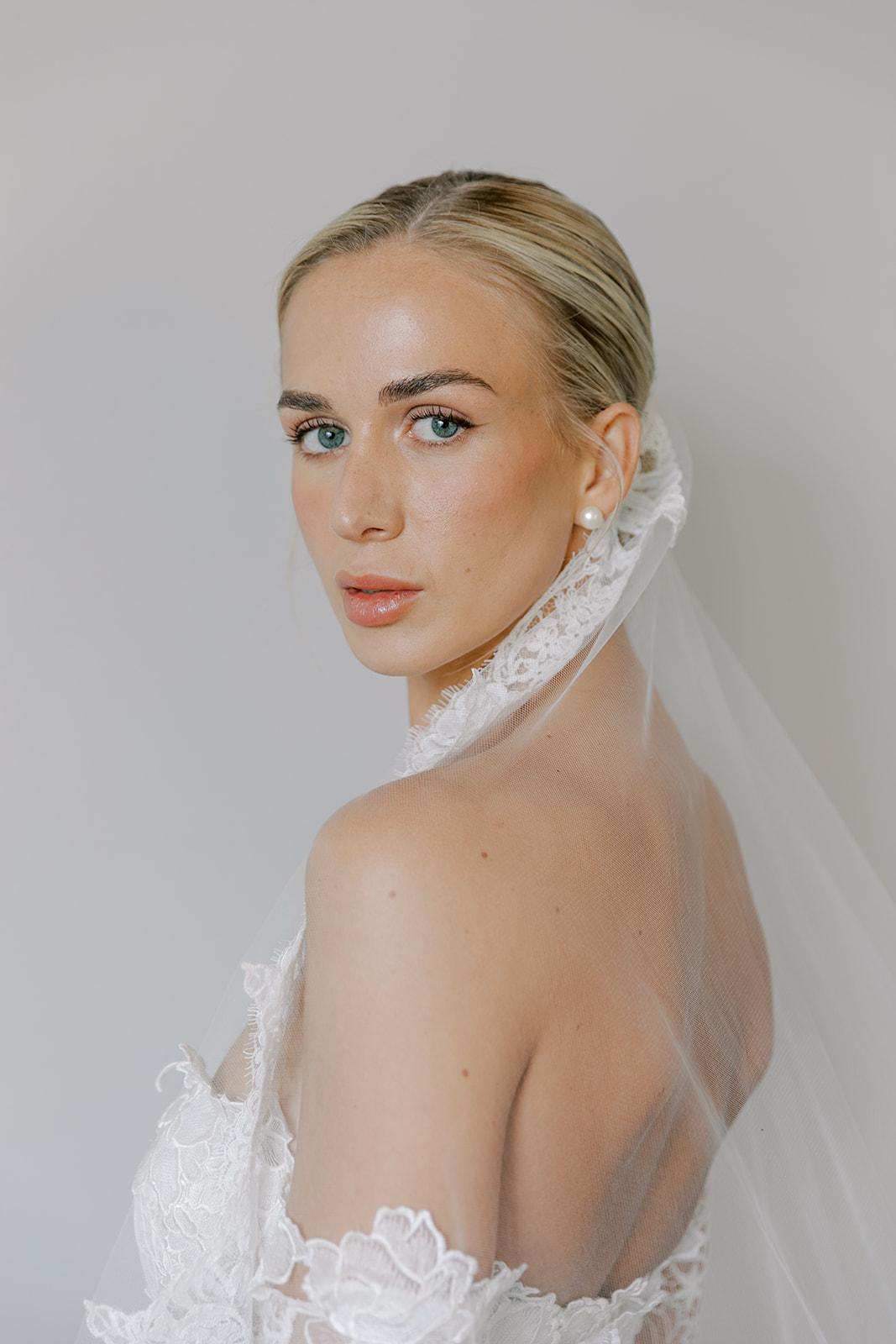 A Classic Spring Wedding at The University Club photo 4