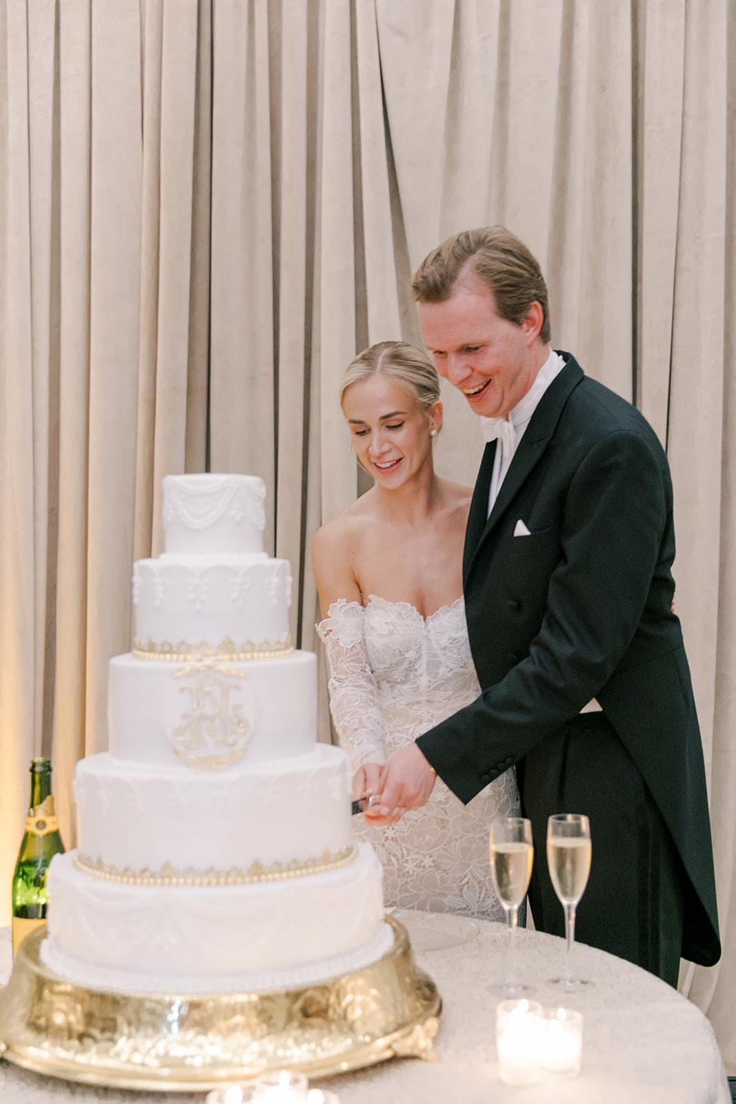 A Classic Spring Wedding at The University Club 42