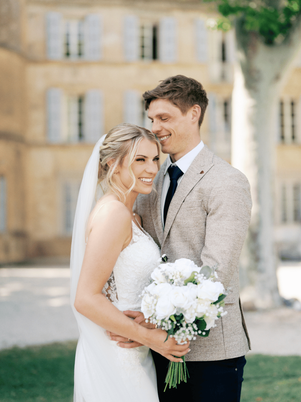 A Classic Summer Wedding at Château Robernier