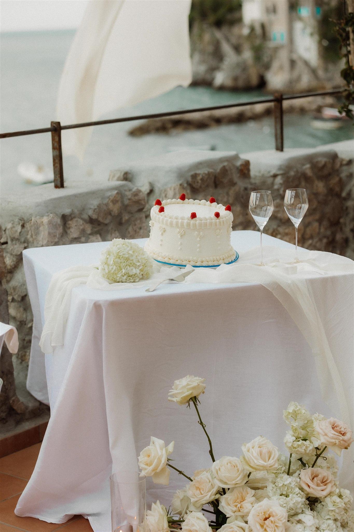 A Glamorous Spring Wedding at Borgo Santandrea 6