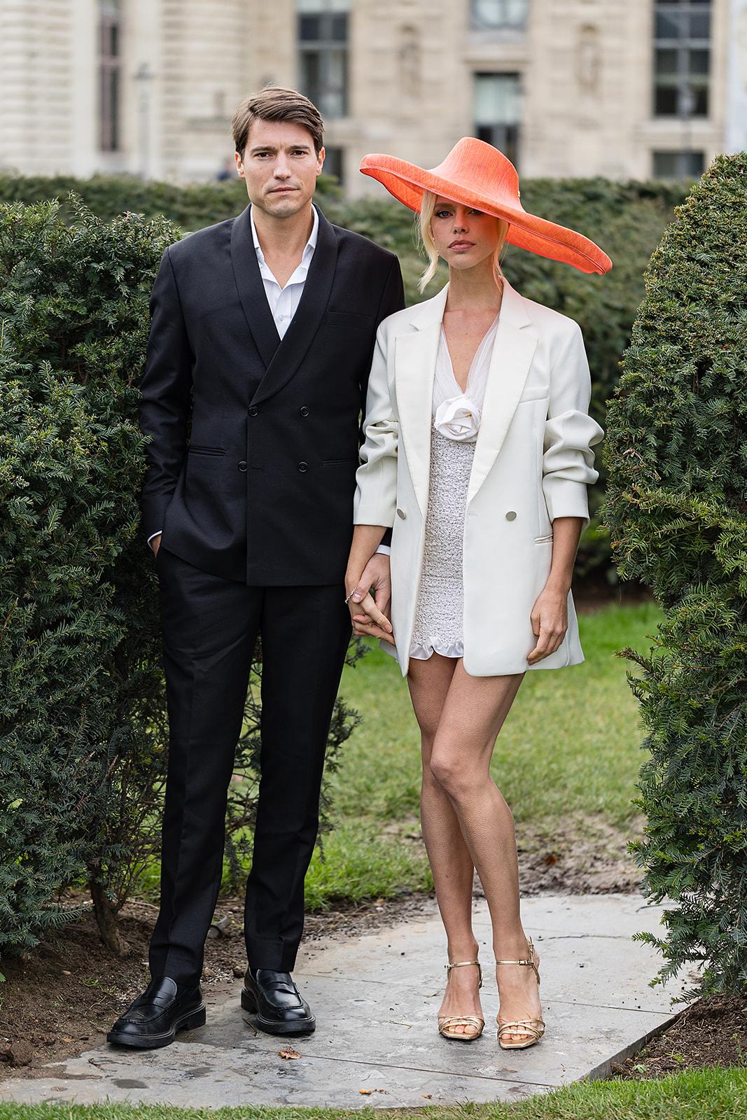 A Romantic Winter Editorial in Pairs, France 25