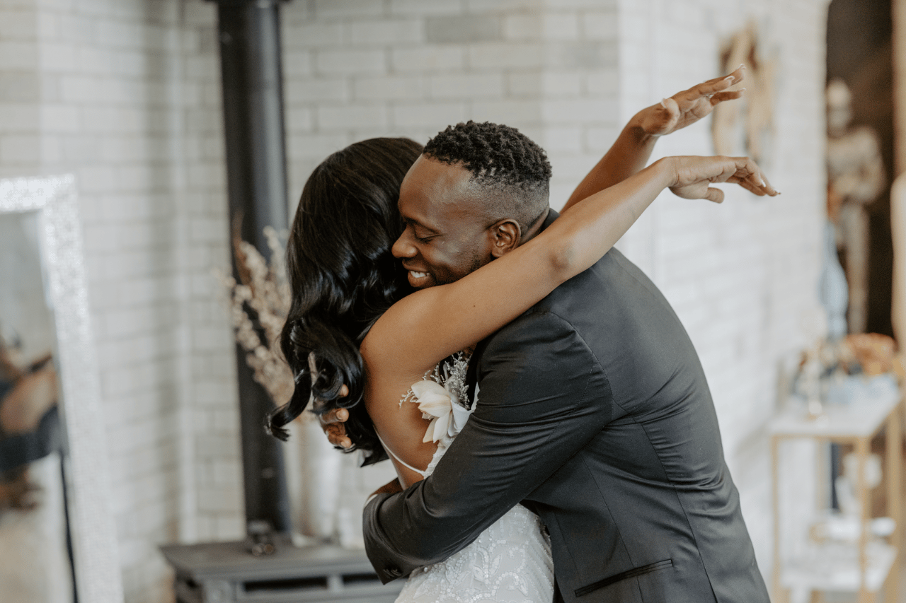 A Classic Spring Wedding at White Swan Castle photo 2