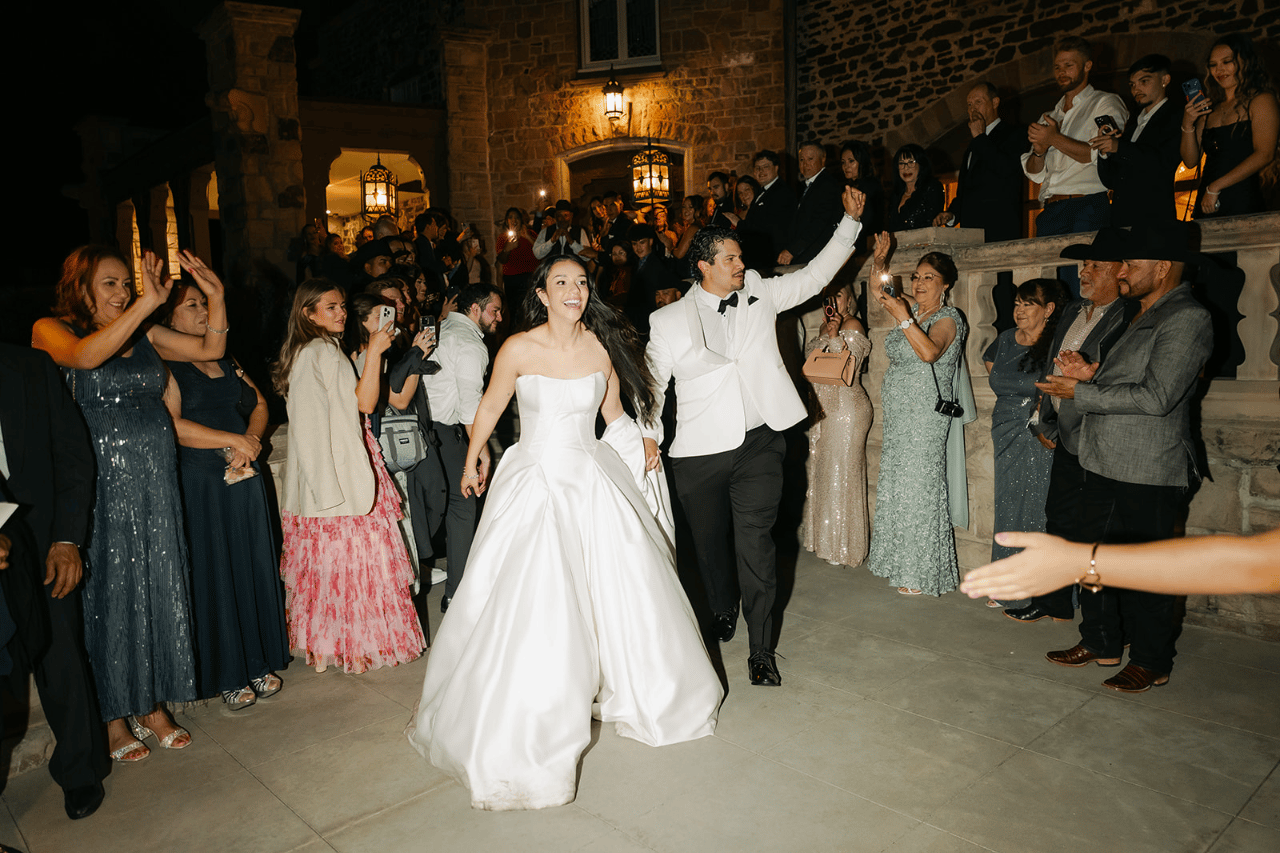Mariela Hernandez-Loya & Marcus Pando's wedding-image-60