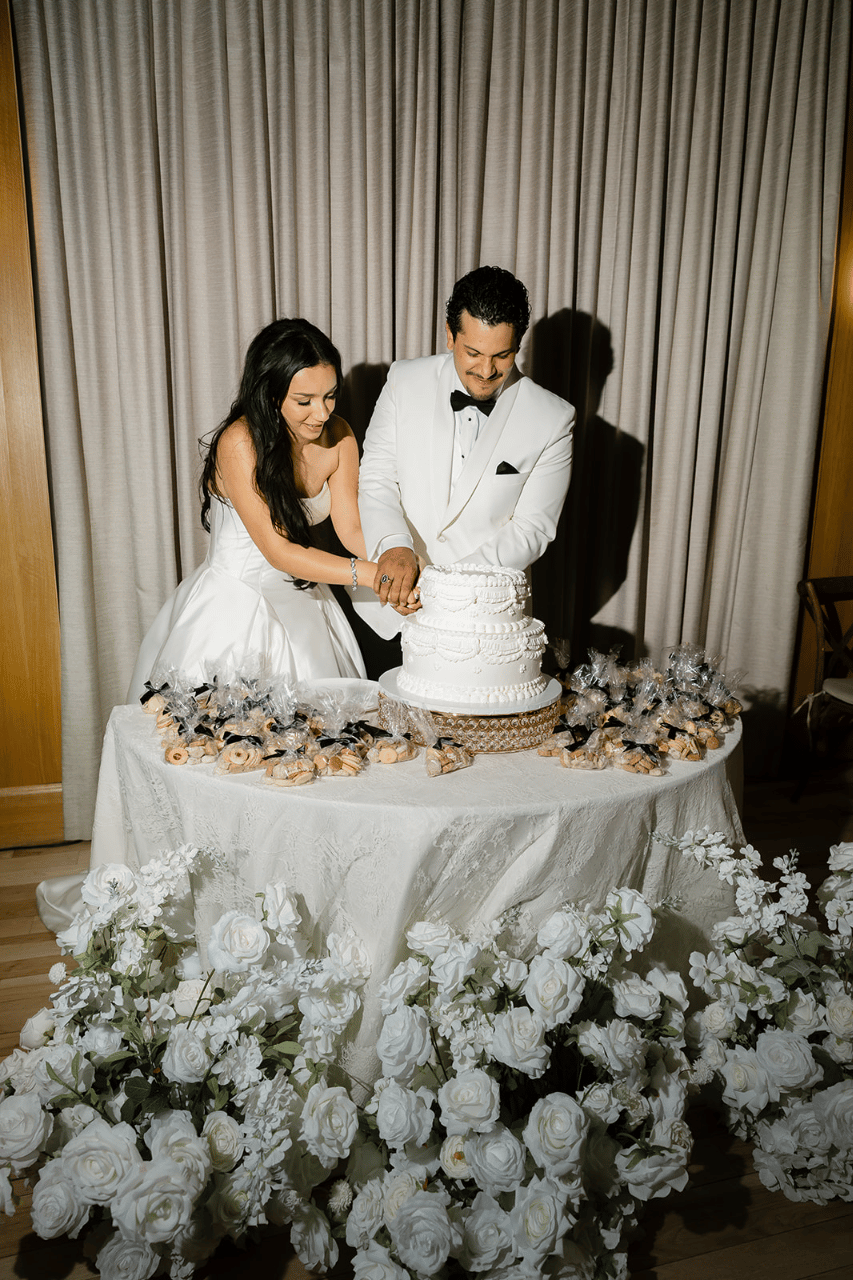 Mariela Hernandez-Loya & Marcus Pando's wedding-image-76
