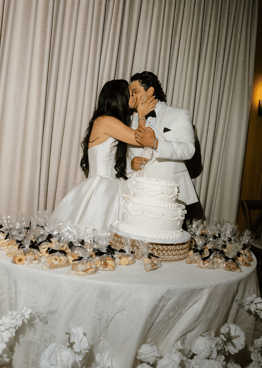 Mariela Hernandez-Loya & Marcus Pando's wedding-image-66