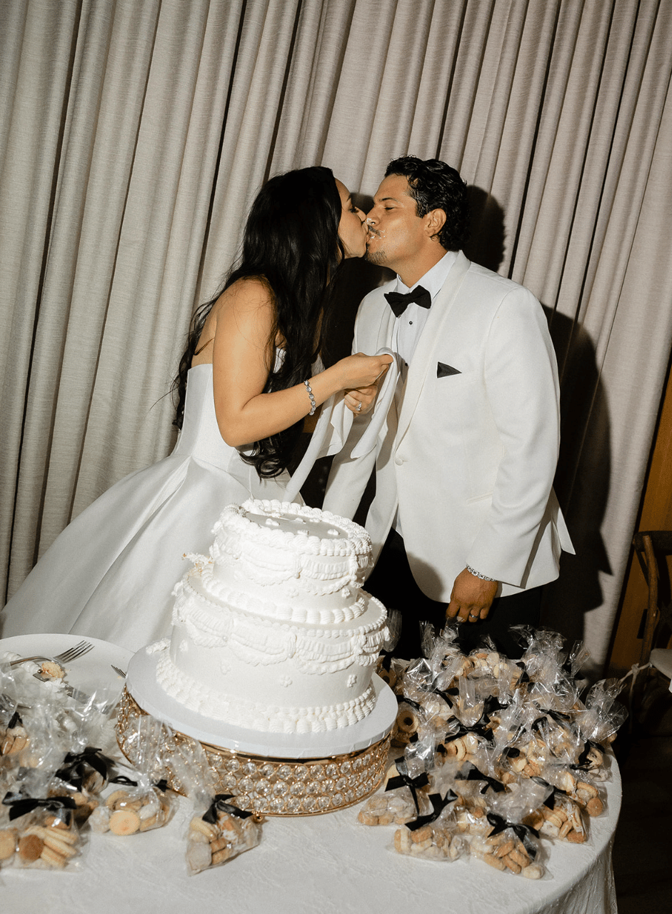 Mariela Hernandez-Loya & Marcus Pando's wedding-image-80