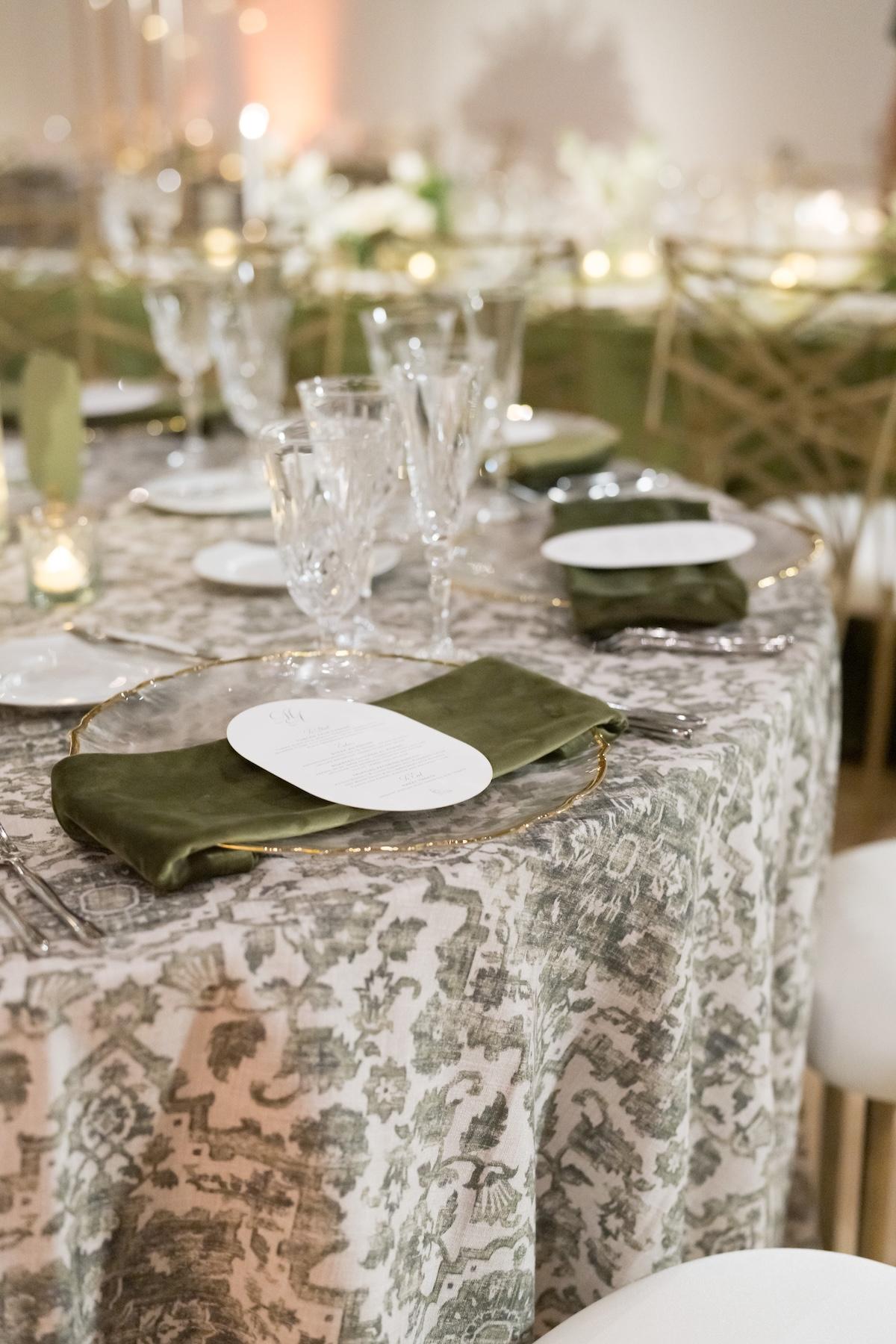 A Romantic Fall Wedding at the Art Institute of Chicago 33