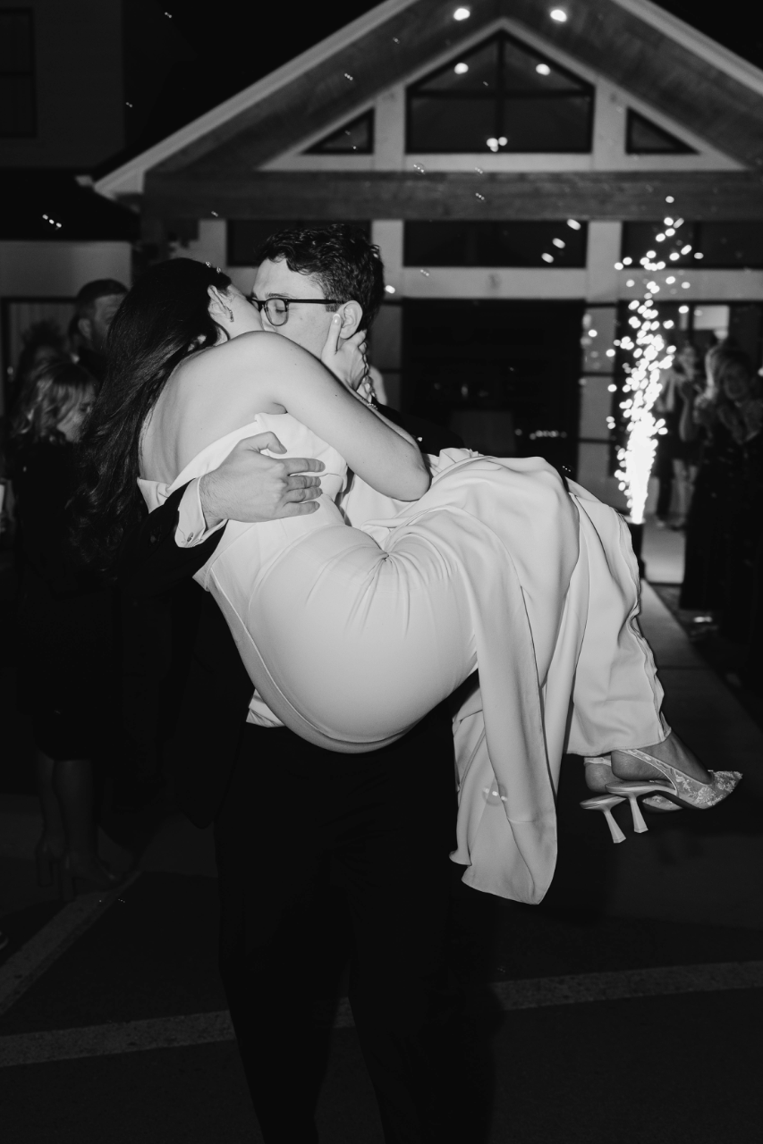 A Modern Fall Wedding at Vinterra photo 3