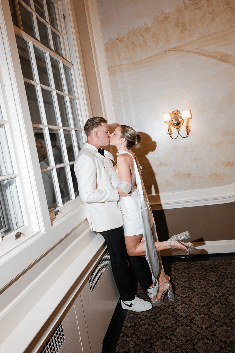 A Romantic Summer Wedding at The Mansion at Knox Farm