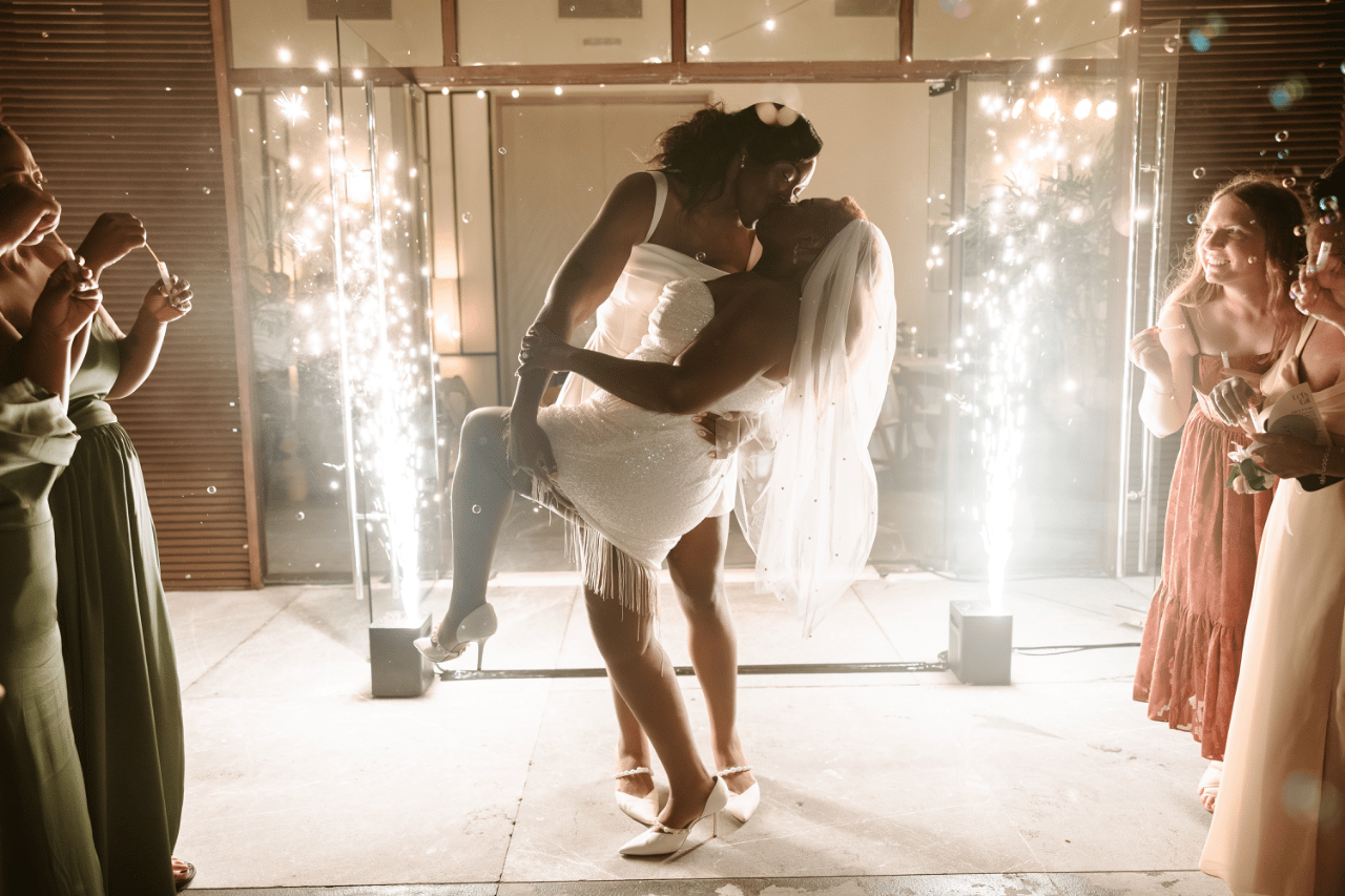 cold spark exit dip kiss