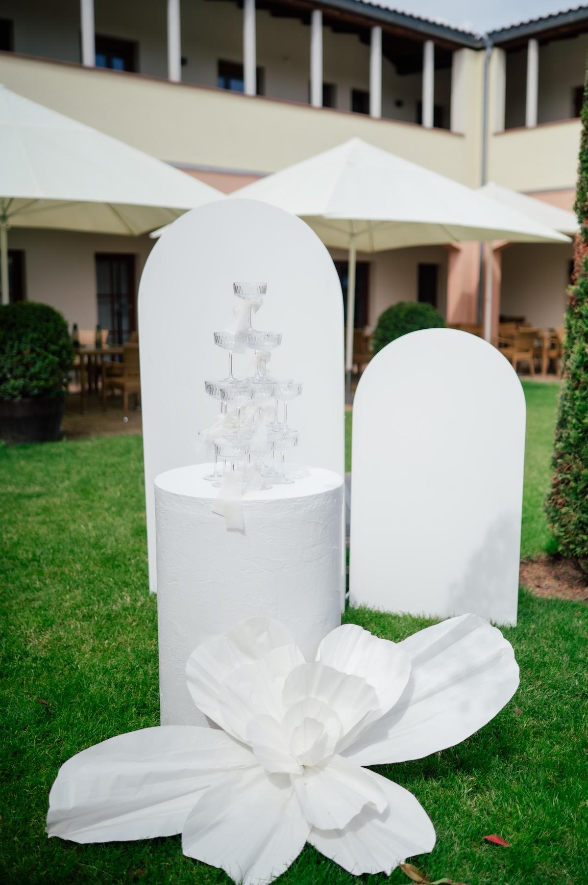 A Classic Spring Wedding at The Garden Villa 11
