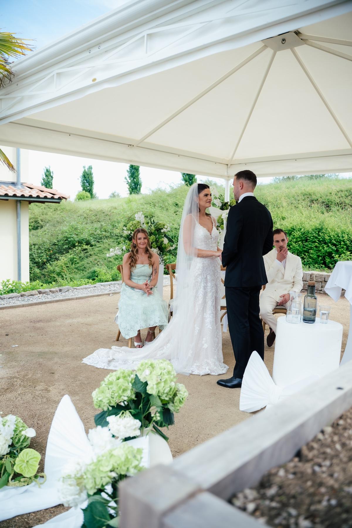 A Classic Spring Wedding at The Garden Villa 31