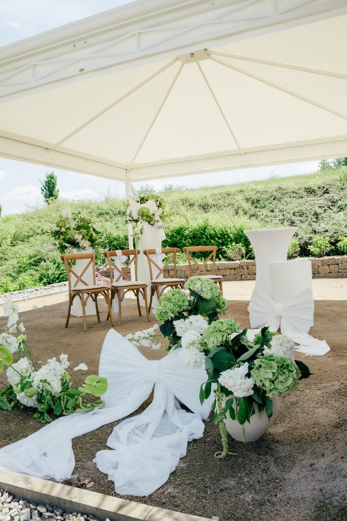 A Classic Spring Wedding at The Garden Villa 38