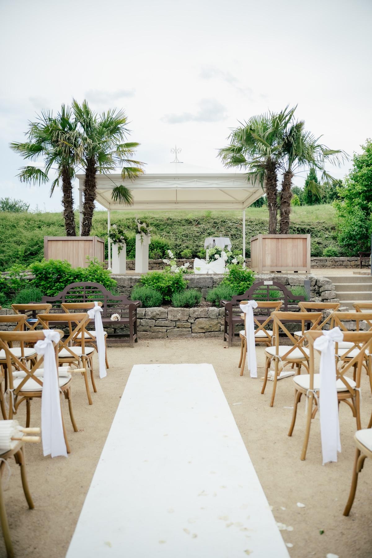 A Classic Spring Wedding at The Garden Villa 35