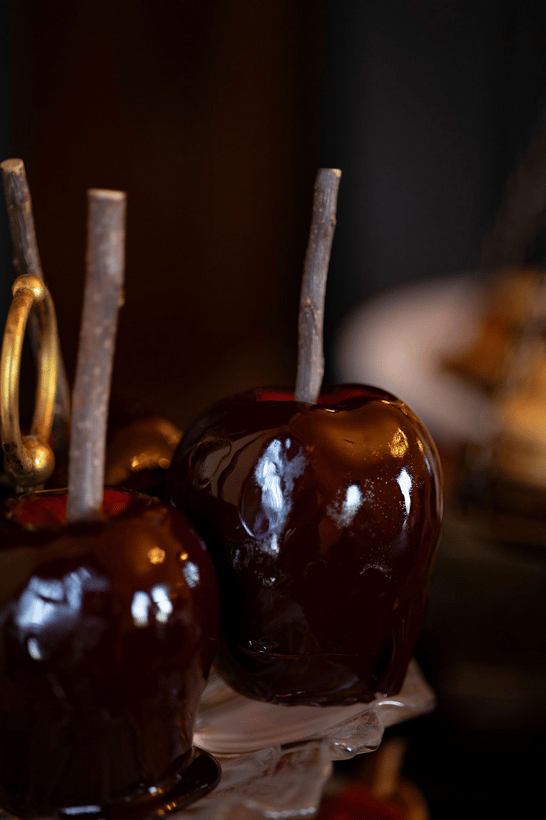 A Non-Traditional Fall Wedding at La Banque de Fleuve 11