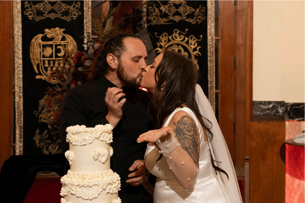 A Non-Traditional Fall Wedding at La Banque de Fleuve 32