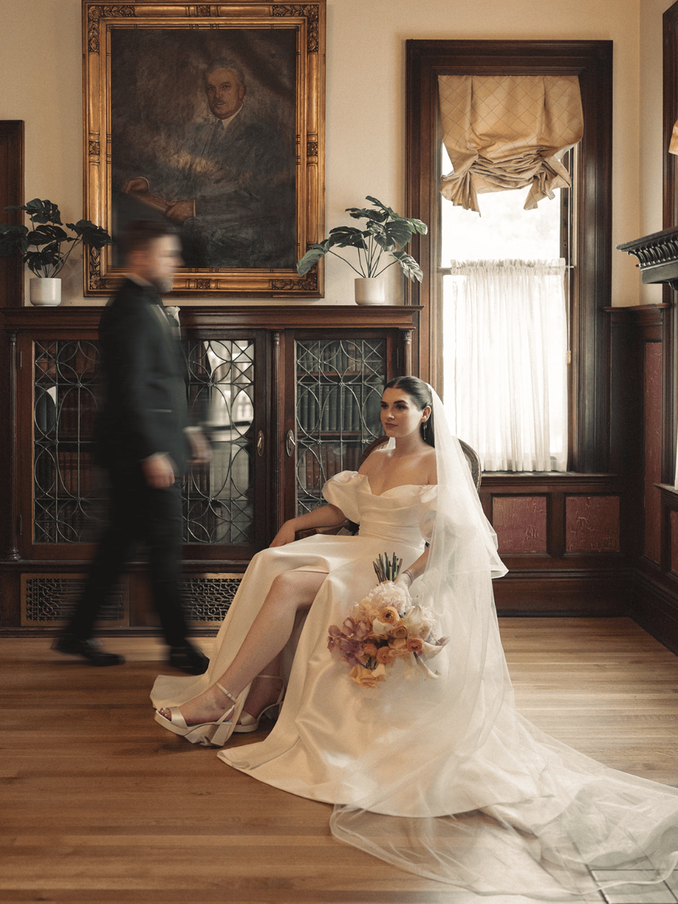 A Soft, Romantic Affair in a Grand Setting