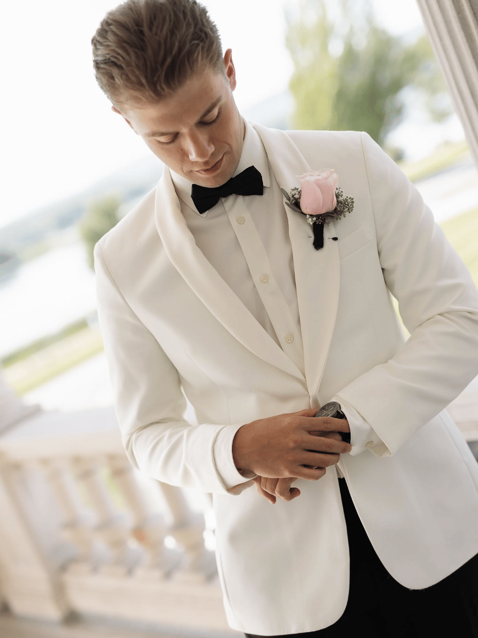 Ellie Logan & Jonathan Logan's wedding-image-9