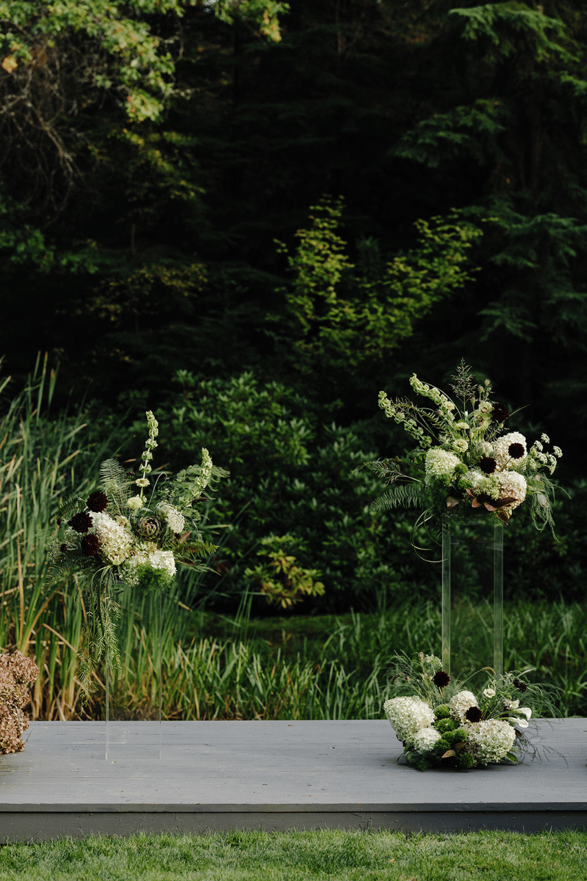 Farmhouse Box and Bloom -  Whimsical Florist portfolio 4
