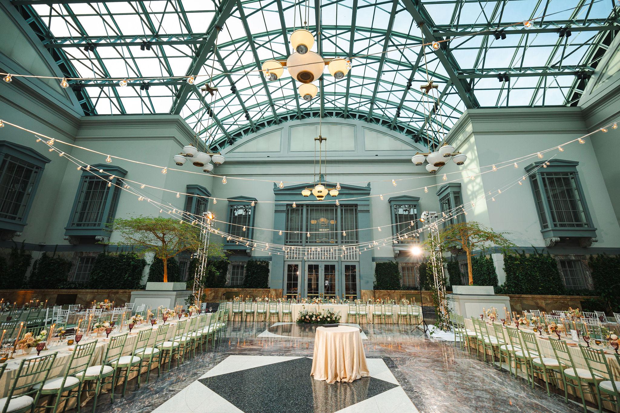A Glamorous Summer Wedding at the Harold Washington Library 16