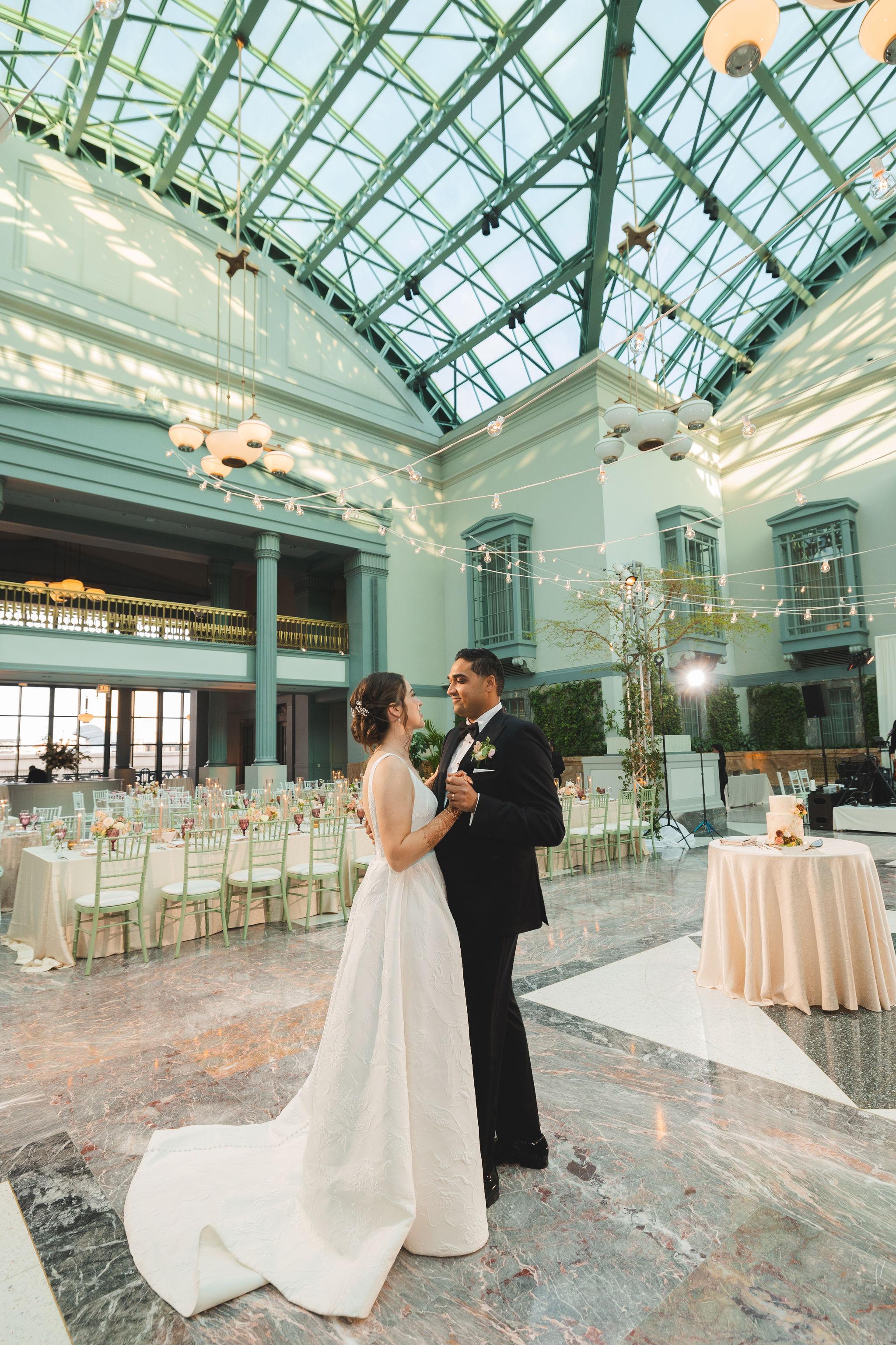 A Glamorous Summer Wedding at the Harold Washington Library 32