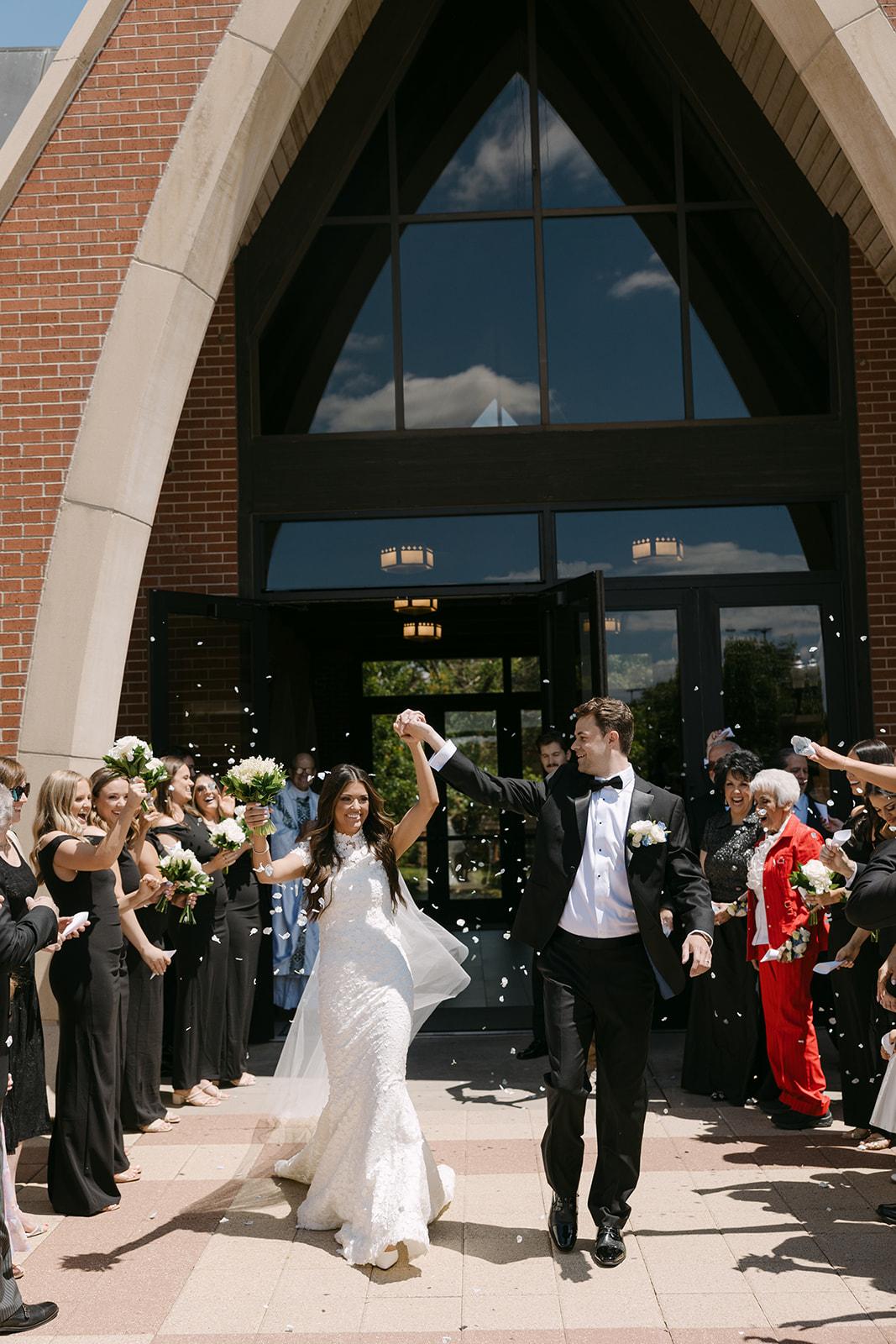 A Modern Spring Wedding at the Mark Arts Center 44