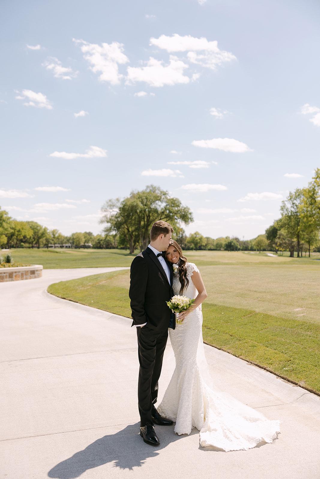 A Modern Spring Wedding at the Mark Arts Center 16