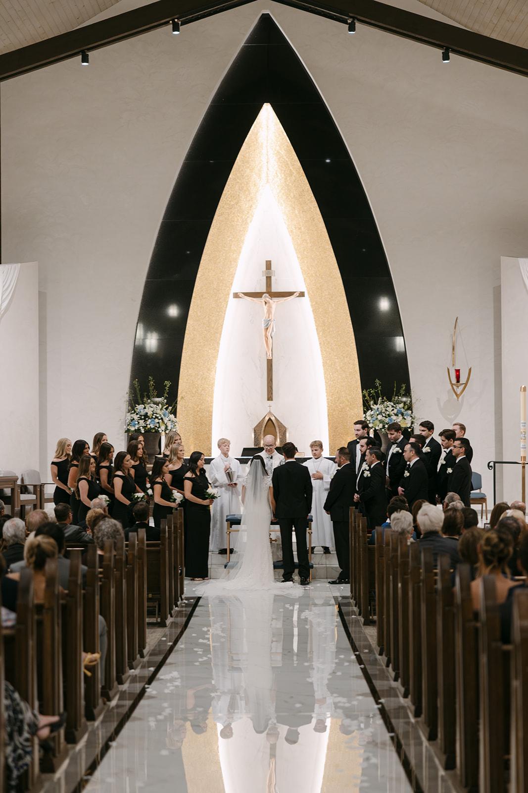 A Modern Spring Wedding at the Mark Arts Center 28