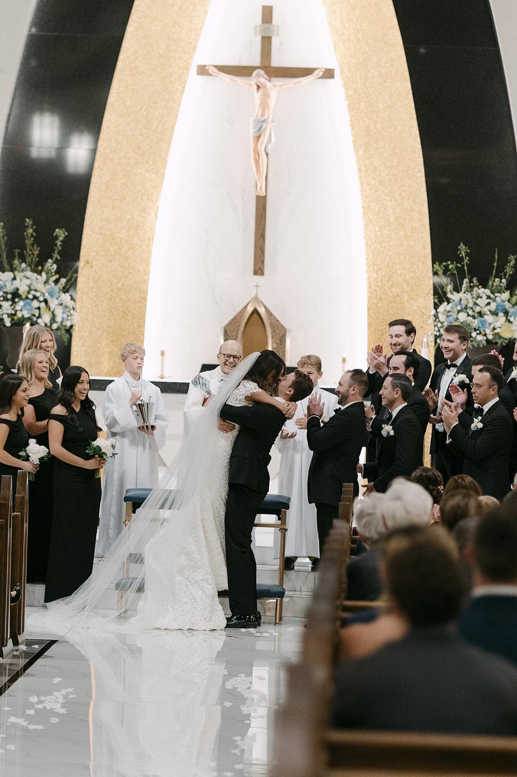 A Modern Spring Wedding at the Mark Arts Center 31